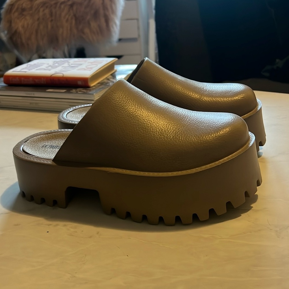 Nude Platform Mule